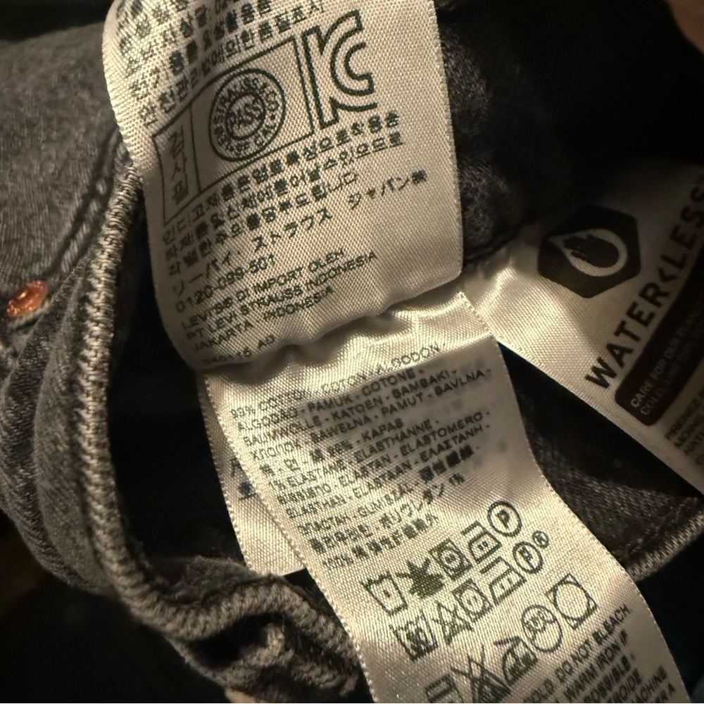 Levi's Black Wedgie Jeans - Picture 5 of 5